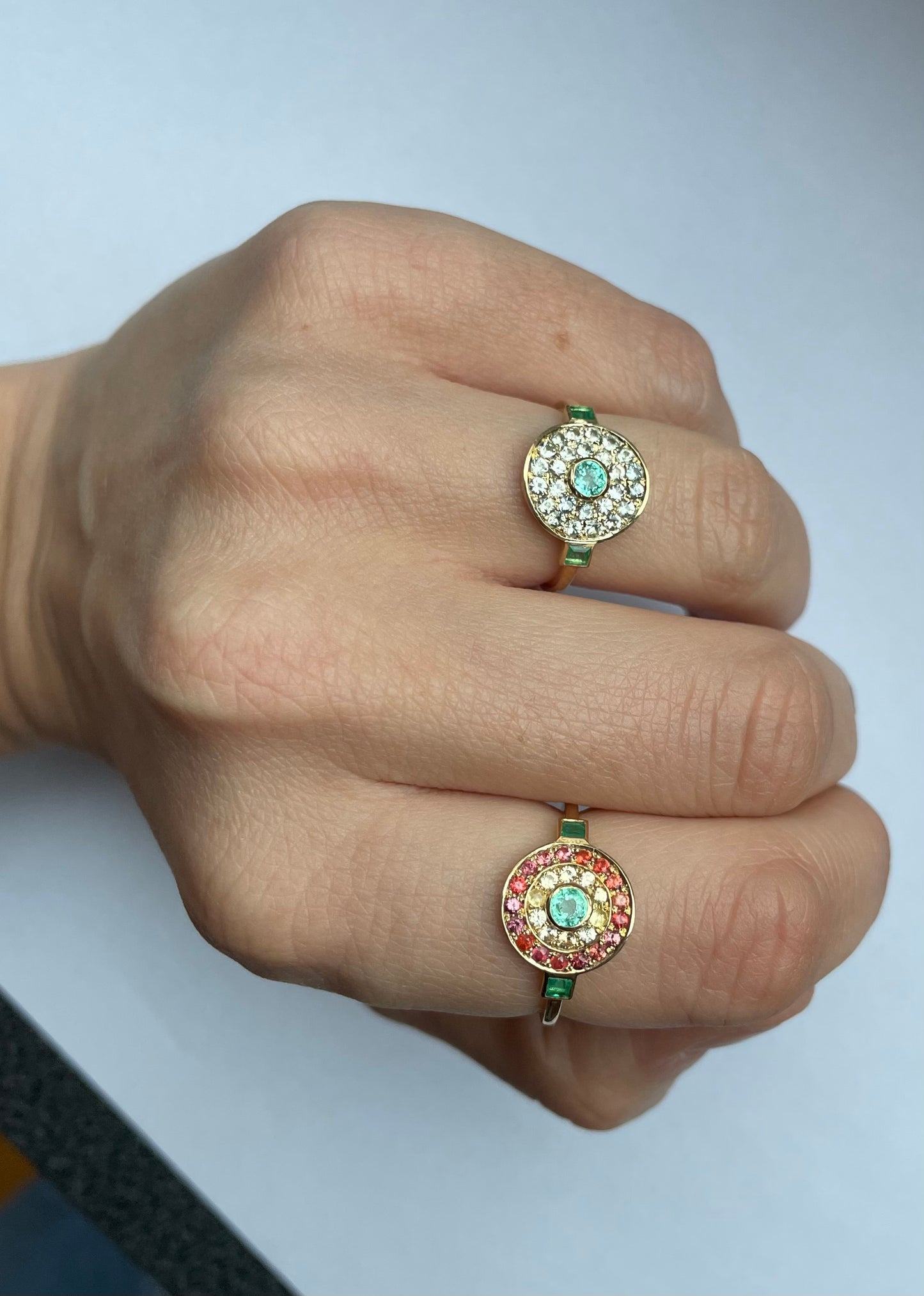 Bague or jaune saphirs émeraudes