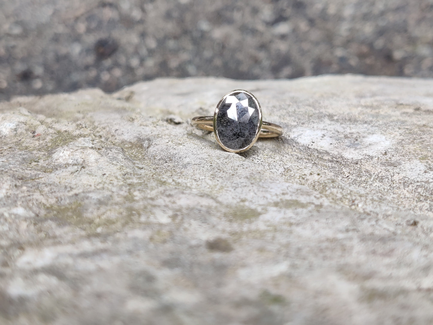 Bague or jaune diamant salt and pepper