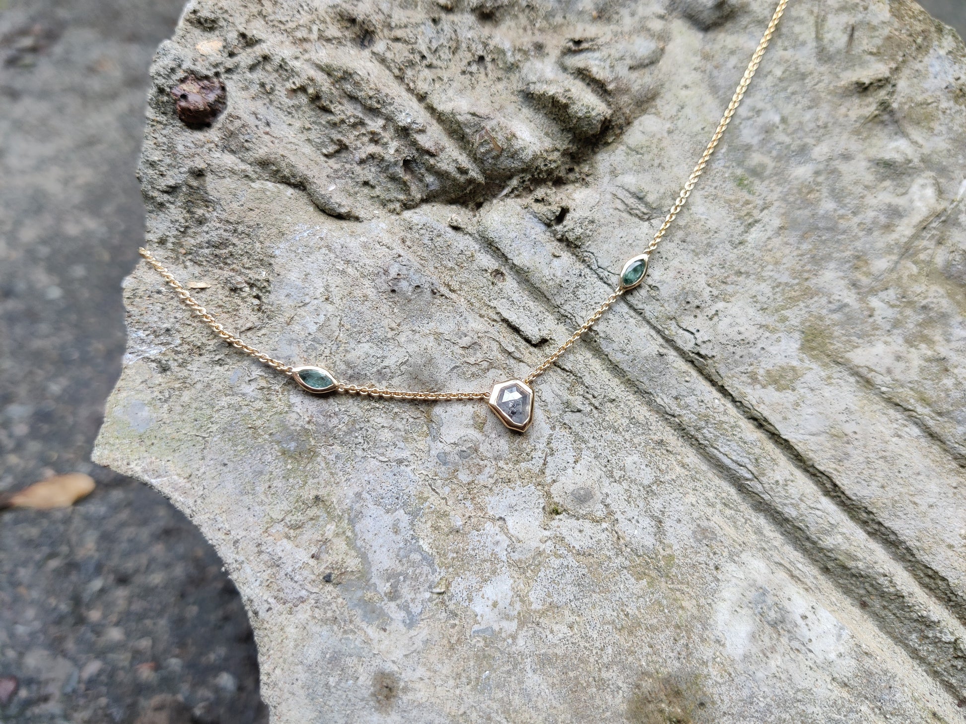 Collier or jaune diamant salt and pepper et tourmalines marquises